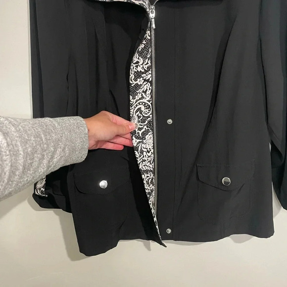 Zenergy by Chico’s Black Zipper Front Jacket with Contrast Floral Lining - Picture 5 of 9